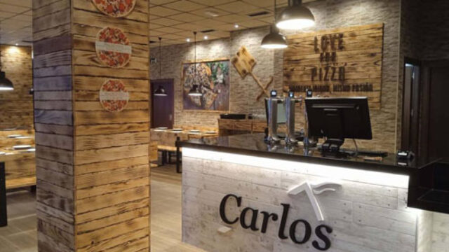 La franquicia Pizzerías Carlos inaugura en Narón su primera pizzería