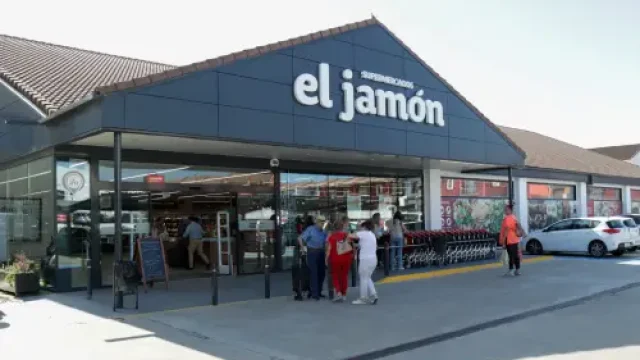 Iberdrola y Supermercados El Jamón instalarán 26 puntos de recarga eléctrica
