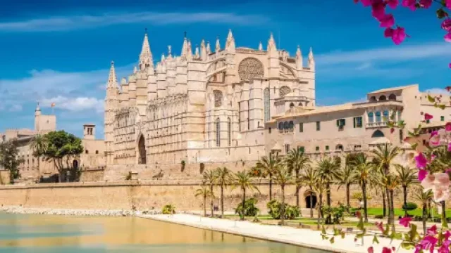 Viajes Carrefour lanza una oferta a Mallorca